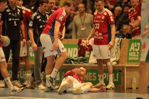 Photo Casper MORTENSEN HSV is fouled by Ahmed Mustafa NASRALLA Handball Men 1 Bundesliga on Tue 10 02 2026 HSV Handball SC DHFK Leipzig