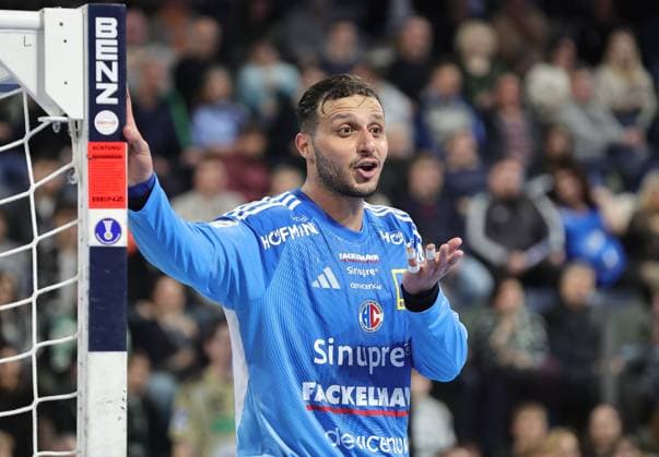 10 02 2026 Handball 1 Bundesliga DAIKIN HBL Season 2025 2026 20 Matchday HC Erlangen Metropolregion Nürnberg HCE TSV Hannover Burgdorf Die Recken DaMa xdaxmax Khalifa Ghedbane 96, HC Erlangen HCE gestures thoughtfully
