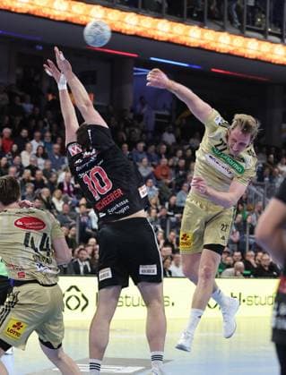10 02 2026 Handball 1 Bundesliga DAIKIN HBL Season 2025 2026 20 Matchday HC Erlangen Metropolregion Nürnberg HCE TSV Hannover Burgdorf Die Recken DaMa xdaxmax Florian Scheerer 10, HC Erlangen HCE Marian Michalczik 22, TSV Hannover Burgdorf