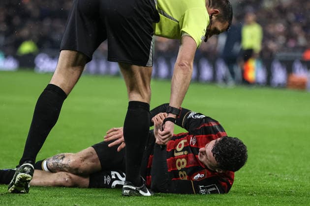 Premier League Everton v Bournemouth Alex Jimenez of Bournemouth Injured during the Premier League match Everton vs Bournemouth at Hill Dickinson Stadium, Liverpool, United Kingdom on 10 February 2026 (Photo by Alfie Cosgrove News Images) Liverpool Hill Dickinson Stadium Merseyside United Kingdom Copyright: xAlfiexCosgrove NewsxImagesx