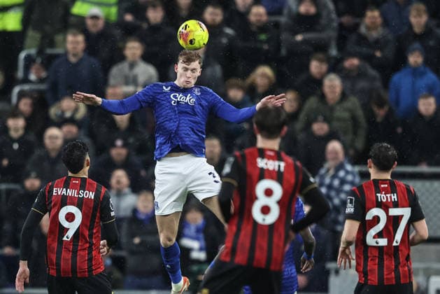 Premier League Everton v Bournemouth Jarrad Branthwaite of Everton jumps up to win the high ball during the Premier League match Everton vs Bournemouth at Hill Dickinson Stadium, Liverpool, United Kingdom on 10 February 2026 (Photo by Alfie Cosgrove News Images) Liverpool Hill Dickinson Stadium Merseyside United Kingdom Copyright: xAlfiexCosgrove NewsxImagesx