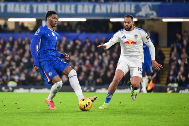 Chelsea v Leeds United, Premier League Chelsea defender Josh Acheampong (34) under pressure from Leeds United forward Lukas Nmecha (14) during the Premier League match between Chelsea and Leeds United at Stamford Bridge, London, UK on 10 February 2026. London Stamford Bridge Greater London UK Editorial use only DataCo restrictions apply See www.football-dataco.com , Copyright: xDennisxGoodwinx PSI-23726-0025