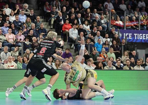10 02 2026 Handball 1 Bundesliga DAIKIN HBL Season 2025 2026 20 Matchday HC Erlangen Metropolregion Nürnberg HCE TSV Hannover Burgdorf Die Recken DaMa xdaxmax Marek Nissen 6, HC Erlangen HCE Florian Scheerer 10, HC Erlangen HCE Justus Fischer 54, TSV Hannover Burgdorf