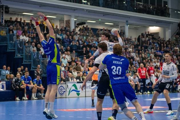 Tom Kiesler, Backcourt, VfL Gummersbach 30 , Ellidi Snaer Vidarsson, Circle Winger, VfL Gummersbach 4 , Marko GrgiÄ‡, Backcourt SG Flensburg Handewitt 17 , Simon Pytlick, Backcourt SG Flensburg Handewitt 2 , VfL Gummersbach vs SG Flensburg Handewitt, Daikin Handball Bundesliga, Men , Matchday 20, 10 02 2026 Gummersbach NRW Germany Copyright: xkolbert-press MartinxWdziecznyx