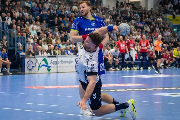 Tom Kiesler, Backcourt, VfL Gummersbach 30 , Johannes Golla, Circulation SG Flensburg Handewitt 4 , VfL Gummersbach vs SG Flensburg Handewitt, Daikin Handball Bundesliga, Men , 20 Matchday, 10 02 2026 Gummersbach NRW Germany Copyright: xkolbert-press MartinxWdziecznyx