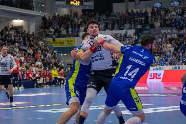 Teitur Oern Einarsson, backcourt, VfL Gummersbach 14 , Marko GrgiÄ‡, backcourt SG Flensburg Handewitt 17 , VfL Gummersbach vs SG Flensburg Handewitt, Daikin Handball Bundesliga, Men , 20 Matchday, 10 02 2026 Gummersbach NRW Germany Copyright: xkolbert-press MartinxWdziecznyx