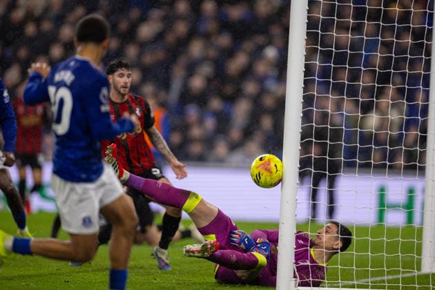 Football - FA Premier League - Everton FC v Bournemouth AFC LIVERPOOL, ENGLAND - Tuesday, February 10, 2026: Bournemouth s goalkeeper ÄorÄ‘e PetroviÄ‡ makes a save during the FA Premier League match between Everton FC and Bournemouth AFC at Bramley-Moore Dock. (Photo by David Rawcliffe Propaganda) LIVERPOOL Bramley-Moore Dock MERSEYSIDE ENGLAND  Copyright: xDavidxRawcliffex P2026-02-10-Everton_Bournemouth-14