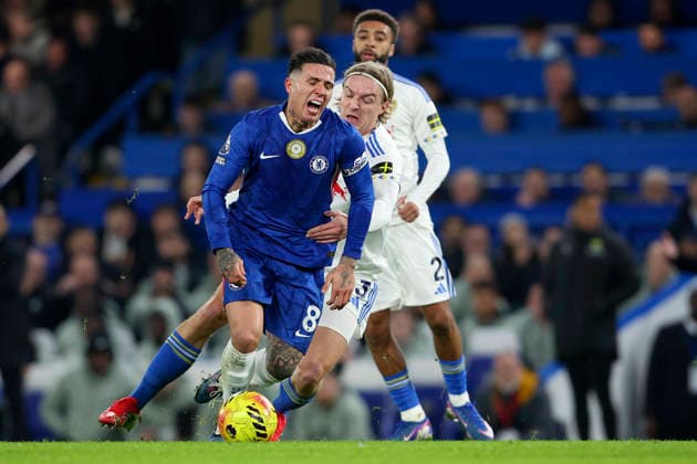 Chelsea v Leeds United - Premier League Enzo Fernandez of Chelsea and Sebastiaan Bornauw of Leeds United challenge during the Premier League match between Chelsea and Leeds United at Stamford Bridge on February 10, 2026 in London, England. WARNING! This Photograph May Only Be Used For Newspaper And Or Magazine Editorial Purposes. May Not Be Used For Publications Involving 1 player, 1 Club Or 1 Competition Without Written Authorisation From Football DataCo Ltd. For Any Queries, Please Contact Football DataCo Ltd on +44 (0) 207 864 9121 London Stamford Bridge England United Kingdom Copyright: xAllstarxPicturexLibraryxLtdx
