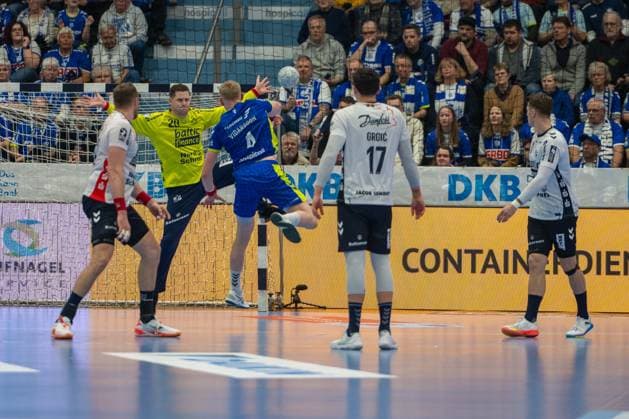 Kevin Moller, Goalkeeper SG Flensburg Handewitt 20 , Ellidi Snaer Vidarsson, Circle winger, VfL Gummersbach 4 , Marko GrgiÄ‡, Backcourt SG Flensburg Handewitt 17 , VfL Gummersbach vs SG Flensburg Handewitt, Daikin Handball Bundesliga, Men , Matchday 20, 10 02 2026 Gummersbach NRW Germany Copyright: xkolbert-press MartinxWdziecznyx