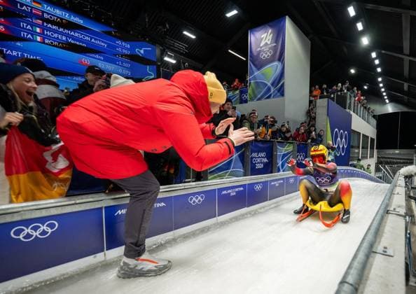 MILANO CORTINA 2026 - OLYMPISCHE WINTERSPIELE - CORTINA D™AMPEZZO - RODELN - FRAUEN EINZEL ** NUR FÜR REDAKTIONELLE ZWECKE ** EDITORIAL USE ONLY **<p>10 02 2026-Cortina d™Ampezzo: Olympische Winterspiele Milano Cortina 2026 Rodeln Cortina Sliding Centre Event: Frauen Einzel 3.-4. Lauf im Foto: Riesenjubel bei Julia Taubitz 1 (Deutschland), hier mit Olympiasieger Max Langenhan, links, nach dem Gewinn der Goldmedaille. ( Italien Venetien Cortina d™Ampezzo Copyright: SaschaxFromm *** MILANO CORTINA 2026 OLYMPIC WINTER GAMES CORTINA D™AMPEZZO LUGING WOMEN SINGLE FOR EDITORIAL PURPOSES ONLY p 10 02 2026 Cortina d™Ampezzo Olympic Winter Games Milano Cortina 2026 Luge Cortina Sliding Centre Event Women Single 3 4 Run in photo Huge cheers for Julia Taubitz 1 Germany , here with Olympic champion Max Langenhan, left, after winning the gold medal Italy Veneto Cortina d™Ampezzo Copyright SaschaxFromm Copyright: SaschaxFromm doc84ipcdxa601187gl6att ,EDITORIAL USE ONLY