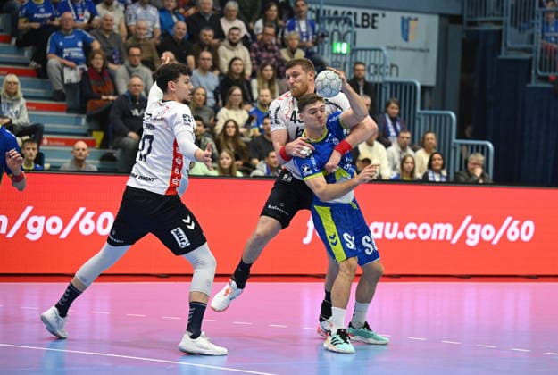 Kay Smits VfL Gummersbach 31 vs 43 Blaz Blagotinsek SG Flensburg Handewitt 43 VfL Gummersbach vs SG Flensburg Handewitt , Handball, Daikin 1 Bundesliga, Matchday 20, Season 2025 2026, Schwalbe Arena Gummersbach, 10 02 2026 VfL Gummersbach vs SG Flensburg Handewitt , Handball, Daikin 1 Bundesliga, Matchday 20, Season 2025 2026, Schwalbe Arena Gummersbach, 10 02 2026 Gummersbach Copyright: xEibner-Pressefoto JuergenxAugstx EP_JAT
