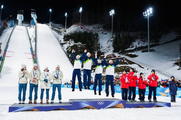 Winter Olympics in Milan Cortina 2026 Val di Fiemme, Italy 20260210. Gold medalists Nika Vodan, Anze Lanisek, Nika Prevc and Domen Prevc from Slovenia (center), silver medalists Anna Odine Strom, Kristoffer Eriksen Sundal, Eirin Maria Kvandal and Marius Lindvik from Norway (left) and bronze medalists Nozomi Maruyama, Ryoyu Kobayashi, Sara Takanashi and Ren Nikaido from Japan (right) during the medal ceremony for the mixed team competition in Ski jumping, Skispringen, Ski, nordisch in Predazzo during the Milan Cortina 2026 Winter Olympics. Photo: Terje Pedersen NTB Val di Fiemme Italy EDITORIAL USE ONLY. RESTRICTED USE FOR BETTING COMPANIES Ref:_SPORPpgQC80RFc.jpg *** Winter Olympics in Milan Cortina 2026 Val di Fiemme, Italy 20260210 Gold medalists Nika Vodan, Anze Lanisek, Nika Prevc and Domen Prevc from Slovenia center , silver medalists Anna Odine Strom, Kristoffer Eriksen Sundal, Eirin Maria Kvandal and Marius Lindvik from Norway left and bronze medalists Nozomi Maruyama, Ryoyu Kobayashi, Sara Takanashi and Ren Nikaido from Japan right during the medal ceremony for the mixed team competition in ski jumping in Predazzo during the Milan Cortina 2026 Winter Olympics Photo Terje Pedersen NTB Val di Fiemme Italy EDITORIAL USE ONLY RESTRICTED USE FOR BETTING COMPANIES  Copyright: xTerjexPedersenx xNTBx