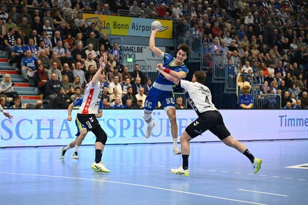 Julian Koester VfL Gummersbach 7 vs Johannes Golla SG Flensburg Handewitt 4 VfL Gummersbach vs SG Flensburg Handewitt , Handball, Daikin 1 Bundesliga, Matchday 20, Season 2025 2026, Schwalbe Arena Gummersbach, 10 02 2026 VfL Gummersbach vs SG Flensburg Handewitt , Handball, Daikin 1 Bundesliga, Matchday 20, Season 2025 2026, Schwalbe Arena Gummersbach, 10 02 2026 Gummersbach Copyright: xEibner-Pressefoto JuergenxAugstx EP_JAT