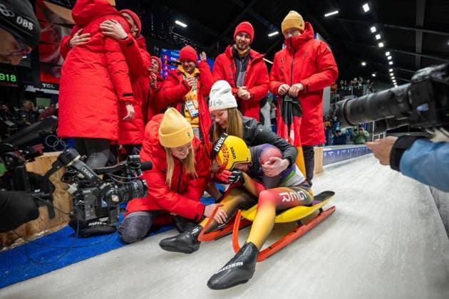 MILANO CORTINA 2026 - OLYMPISCHE WINTERSPIELE - CORTINA D™AMPEZZO - RODELN - FRAUEN EINZEL ** NUR FÜR REDAKTIONELLE ZWECKE ** EDITORIAL USE ONLY **<p>10 02 2026-Cortina d™Ampezzo: Olympische Winterspiele Milano Cortina 2026 Rodeln Cortina Sliding Centre Event: Frauen Einzel 3.-4. Lauf im Foto: Riesenjubel bei Julia Taubitz 1 (Deutschland) nach dem Gewinn der Goldmedaille. ( Italien Venetien Cortina d™Ampezzo Copyright: SaschaxFromm *** MILANO CORTINA 2026 OLYMPIC WINTER GAMES CORTINA D™AMPEZZO LUNGING WOMEN SINGLE FOR EDITORIAL PURPOSES ONLY p 10 02 2026 Cortina d™Ampezzo Olympic Winter Games Milano Cortina 2026 Luge Cortina Sliding Center Event Women Single 3 4 Run in photo Huge cheers for Julia Taubitz 1 Germany after winning the gold medal Italy Veneto Cortina d™Ampezzo Copyright SaschaxFromm Copyright: SaschaxFromm doc84ipdenozc3uucaf8m3 ,EDITORIAL USE ONLY
