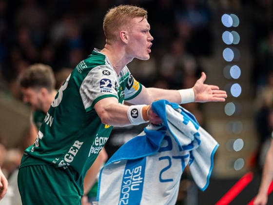 Captain Ymir Oern Gislason Frisch Auf Goeppingen, 33 cheers on his team from outside, Frisch Auf Goeppingen vs GWD Minden, Handball, 1 Bundesliga, Men, Season 2025 2026, 10 02 2026, Frisch Auf Goeppingen vs GWD Minden, Handball, 1 Bundesliga, Men, Season 2025 2026, 10 02 2026 Goeppingen Copyright: xEibner-Pressefoto MichaelxSchmidx EP_MST