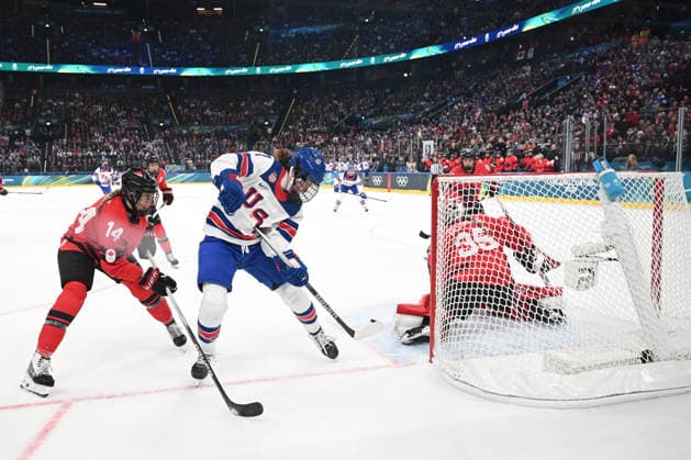 CURL Britta (USA) during Ice hockey, Eishockey - CANADA vs USA, Olympic Winter games, Winterspiele,Spiele, Summer games Milano-Cortina 2026 in Milano, Italy, February 10 2026  Copyright: xFilippoxTomasi IPAxSportx xipa-agency.netx xx IPA_71238051 IPA_Agency_IPA71238051