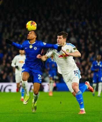 Joao Pedro of Chelsea battles with Jaka Bijol of Leeds United Chelsea v Leeds United, Premier League, Football, Stamford Bridge, London, UK - 10 Feb 2026London Stamford Bridge United Kingdom EDITORIAL USE ONLY No use with unauthorised audio, video, data, fixture lists, club league logos or live services. Online in-match use limited to 120 images, no video emulation. No use in betting, games or single club league player publications.  Copyright: xJavierxGarcia Shutterstockx 16537163o