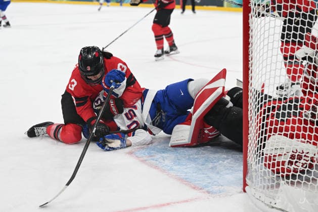 MURPHY Abbey (USA) fight with LAROCQUE Jocelyne (CAN) during Ice hockey, Eishockey - CANADA vs USA, Olympic Winter games, Winterspiele,Spiele, Summer games Milano-Cortina 2026 in Milano, Italy, February 10 2026  Copyright: xFilippoxTomasi IPAxSportx xipa-agency.netx xx IPA_71238143 IPA_Agency_IPA71238143