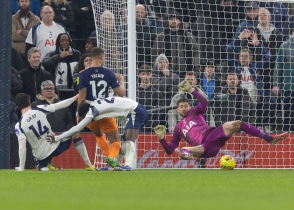 Tottenham Hotspur v Newcastle United, Premier League, Football, Tottenham Hotspur Stadium, London, UK - 10 Feb 2026 Goal. Malick Thiaw of Newcastle United scores (0-1) London Tottenham Hotspur Stadium Tottenham GBR, UK NEWSPAPERS OUT Copyright: xEllixBirchx