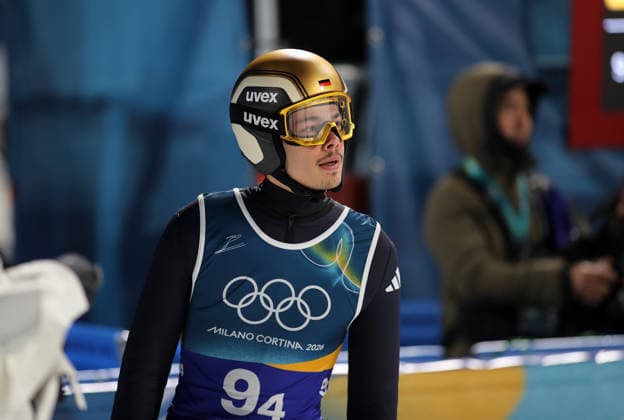 Olympische Winterspiele, Olympia, Skispringen, Mixed Team, Normalschanze, Val di Fiemme, Predazzo, Olympiaschanze RAIMUND Philipp (GER) im Auslauf stehend *** Olympic Winter Games, Olympics, Ski Jumping, Mixed Team, Normal Hill, Val di Fiemme, Predazzo, Olympic Hill RAIMUND Philipp GER standing in the outrun