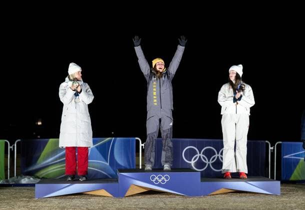 MILANO CORTINA 2026 - OLYMPISCHE WINTERSPIELE - CORTINA D™AMPEZZO - RODELN - FRAUEN EINZEL ** NUR FÜR REDAKTIONELLE ZWECKE ** EDITORIAL USE ONLY **<p>10 02 2026-Cortina d™Ampezzo: Olympische Winterspiele Milano Cortina 2026 Rodeln Cortina Sliding Centre Event: Frauen Einzel 3.-4. Lauf im Foto: Riesenjubel bei Julia Taubitz 1 (Deutschland) nach dem Gewinn der Goldmedaille, hier mit Ashley Farquharson 16 (Vereinigte Staaten von Amerika) und Elina Bota 3 (Lettland). ( Italien Venetien Cortina d™Ampezzo Copyright: SaschaxFromm *** MILANO CORTINA 2026 OLYMPIC WINTER GAMES CORTINA D™AMPEZZO LUGING WOMEN SINGLE FOR EDITORIAL PURPOSES ONLY p 10 02 2026 Cortina d™Ampezzo Olympic Winter Games Milano Cortina 2026 Luge Cortina Sliding Centre Event Women Single 3 4 Run in photo Huge cheers for Julia Taubitz 1 Germany after winning the gold medal, here with Ashley Farquharson 16 United States of America and Elina Bota 3 Latvia Italy Veneto Cortina d™Ampezzo Copyright SaschaxFromm Copyright: SaschaxFromm doc84ipqb8u5nr1d1uik1t5v ,EDITORIAL USE ONLY