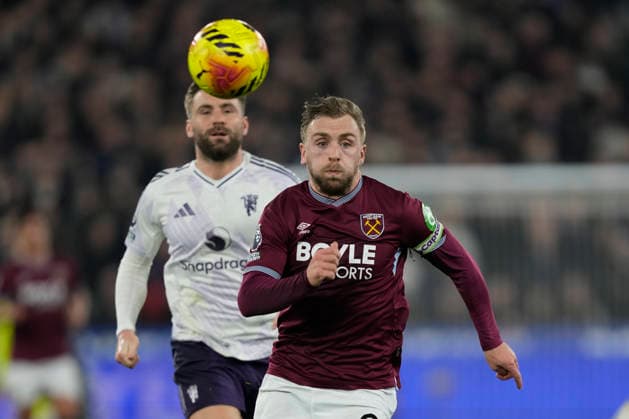 West Ham United v Manchester United, ManU Premier League Manchester United defender Luke Shaw (23) chases West Ham United forward Jarrod Bowen (20) during the Premier League match between West Ham United and Manchester United at the London Stadium, London, UK on 10 February 2026. London London Stadium UK Editorial use only DataCo restrictions apply See www.football-dataco.com , Copyright: xStephenxFlynnx PSI-23718-0054