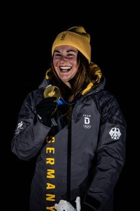 Gold medalist Julia Taubitz of Germany poses with her medal on the podium after winning the Women s Singles Luge competition at the 2026 Olympic Winter games, Winterspiele,Spiele, Summer games on February 10, 2026 in Cortina d Ampezzo, Italy. *** Gold medalist Julia Taubitz of Germany poses with her medal on the podium after winning the Women s Singles Luge competition at the 2026 Olympic Winter Games on February 10, 2026 in Cortina d Ampezzo, Italy Copyright: HMBxMedia MarcxNiemeyer