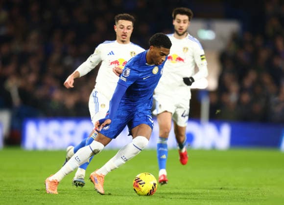 Chelsea v Leeds United, English Premier League, Stamford Bridge, London, UK - 10 02 2026 Josh Acheampong of Chelsea powers past Ethan Ampadu of Leeds United during the Premier League game at Stamford Bridge London Stamford Bridge London GBR, UK NEWSPAPERS OUT Copyright: xMarkxGreenwoodx