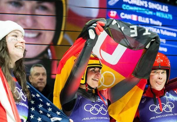 MILANO CORTINA 2026 - OLYMPISCHE WINTERSPIELE - CORTINA D™AMPEZZO - RODELN - FRAUEN EINZEL ** NUR FÜR REDAKTIONELLE ZWECKE ** EDITORIAL USE ONLY **<p>10 02 2026-Cortina d™Ampezzo: Olympische Winterspiele Milano Cortina 2026 Rodeln Cortina Sliding Centre Event: Frauen Einzel 3.-4. Lauf im Foto: Riesenjubel bei Julia Taubitz 1 (Deutschland) nach dem Gewinn der Goldmedaille, hier mit Ashley Farquharson 16 (Vereinigte Staaten von Amerika) und Elina Bota 3 (Lettland). ( Italien Venetien Cortina d™Ampezzo Copyright: SaschaxFromm *** MILANO CORTINA 2026 OLYMPIC WINTER GAMES CORTINA D™AMPEZZO LUGING WOMEN SINGLE FOR EDITORIAL PURPOSES ONLY p 10 02 2026 Cortina d™Ampezzo Olympic Winter Games Milano Cortina 2026 Luge Cortina Sliding Centre Event Women Single 3 4 Run in photo Huge cheers for Julia Taubitz 1 Germany after winning the gold medal, here with Ashley Farquharson 16 United States of America and Elina Bota 3 Latvia Italy Veneto Cortina d™Ampezzo Copyright SaschaxFromm Copyright: SaschaxFromm doc84ips4hwzxuhzfxtcdf ,EDITORIAL USE ONLY