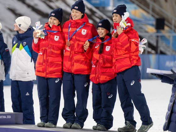 OLYMPICS - Winter Olympic Games, Olympische Spiele, Olympia, OS Milano Cortina 2026 VAL DI FIEMME,ITALY,10.FEB.26 - OLYMPICS, Ski jumping, Skispringen, Ski, nordisch - Winter Olympic Games Milano Cortina 2026, normal hill, mixed team. Image shows team Japan with Nozomi Maruyama, Ryoyu Kobayashi, Sara Takanashi and Ren Nikaido (JPN) with their bronze medals.  GEPAxpictures xOliverxLerch