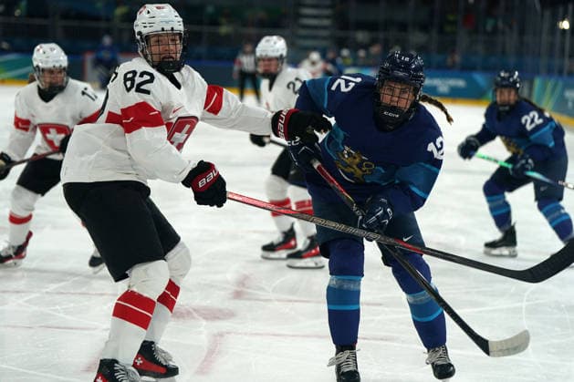 Milano Cortina, 2026 , Winter Olympic Games, Olympische Spiele, Olympia, OS Olympische Winter-Olympische spiele 2026 , Eishockey Frauen, Women s Preliminary Round Kanada vs USA Finnland-Schweiz, Finland-Switzerland Ice hockey, Eishockey Arena Rho Milano, Alessia Baechler Schweiz Sanni Vanhanen Finland, Finnland, FIN Photocopyright Gladys Chai von der Laage *** Milano Cortina, 2026 , Winter Olympic Games, Olympic Winter Olympic Games 2026 , Ice Hockey Women, Women s Preliminary Round Canada vs USA Finland Switzerland, Finland Switzerland Ice Hockey Arena Rho Milano, Alessia Baechler Switzerland Sanni Vanhanen Finland, Finland, FIN Photocopyright Gladys Chai von der Laage