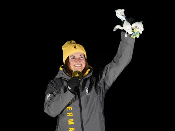 (260210) -- CORTINA D AMPEZZO, Feb. 10, 2026 -- Gold medalist Julia Taubitz of Germany celebrates during the awarding ceremony of the luge women s singles at the Milan-Cortina 2026 Olympic Winter games, Winterspiele,Spiele, Summer games in Cortina, Italy, Feb. 10, 2026. ) (MICO2026)ITALY-CORTINA D AMPEZZO-OLYMPIC WINTER GAMES-LUGE-WOMEN S SINGLES LixGang 
