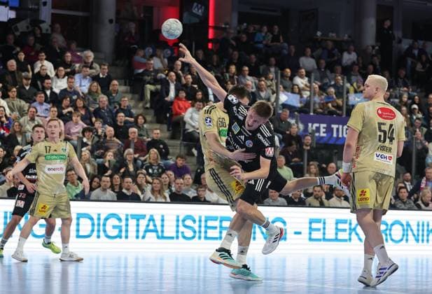 10 02 2026 Handball 1 Bundesliga DAIKIN HBL Season 2025 2026 20 Matchday HC Erlangen Metropolregion Nürnberg HCE TSV Hannover Burgdorf Die Recken DaMa xdaxmax Hannes Feise 56, TSV Hannover Burgdorf Sander Andreassen Overjordet 8, HC Erlangen HCE