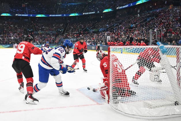 GIOCHI OLIMPICI - Olimpiadi Invernali Milano-Cortina 2026 - Ice hockey, Eishockey - CANADA vs USA DESBIENS Ann-Renee (CAN) safe a goal during Ice Hockey - CANADA vs USA, Olympic Winter games, Winterspiele,Spiele, Summer games Milano-Cortina 2026 in Milano, Italy, February 10 2026 Cortina D Ampezzo Italy  Copyright: xIPAxSport ABACAx