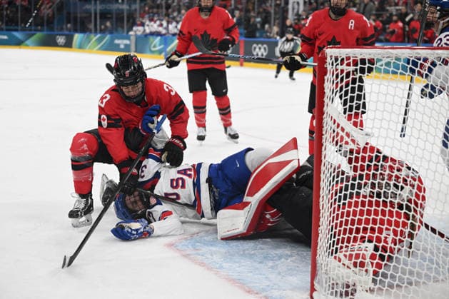 GIOCHI OLIMPICI - Olimpiadi Invernali Milano-Cortina 2026 - Ice hockey, Eishockey - CANADA vs USA MURPHY Abbey (USA) fight with LAROCQUE Jocelyne (CAN) during Ice Hockey - CANADA vs USA, Olympic Winter games, Winterspiele,Spiele, Summer games Milano-Cortina 2026 in Milano, Italy, February 10 2026 Cortina D Ampezzo Italy  Copyright: xIPAxSport ABACAx