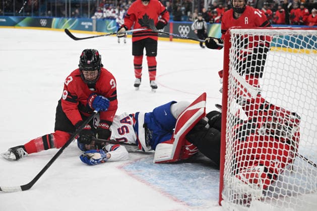 GIOCHI OLIMPICI - Olimpiadi Invernali Milano-Cortina 2026 - Ice hockey, Eishockey - CANADA vs USA MURPHY Abbey (USA) fight with LAROCQUE Jocelyne (CAN) during Ice Hockey - CANADA vs USA, Olympic Winter games, Winterspiele,Spiele, Summer games Milano-Cortina 2026 in Milano, Italy, February 10 2026 Cortina D Ampezzo Italy  Copyright: xIPAxSport ABACAx