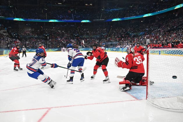 GIOCHI OLIMPICI - Olimpiadi Invernali Milano-Cortina 2026 - Ice hockey, Eishockey - CANADA vs USA USA try to score from the distance during Ice Hockey - CANADA vs USA, Olympic Winter games, Winterspiele,Spiele, Summer games Milano-Cortina 2026 in Milano, Italy, February 10 2026 Cortina D Ampezzo Italy  Copyright: xIPAxSport ABACAx
