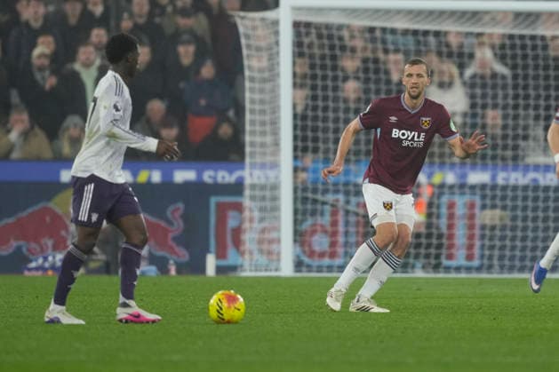 West Ham United v Manchester United, ManU Premier League West Ham United midfielder Tomas Soucek (28) during the Premier League match between West Ham United and Manchester United at the London Stadium, London, UK on 10 February 2026. London London Stadium UK Editorial use only DataCo restrictions apply See www.football-dataco.com , Copyright: xStephenxFlynnx PSI-23718-0062