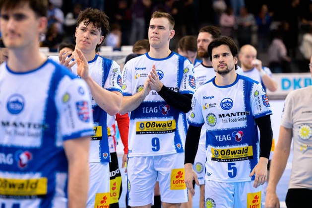 Stuttgart HBL 25 26 TVB Stuttgart ThSV Eisenach Max Beneke Eisenach , Timothy Reichmuth Eisenach dissatisfied disappointed dejected frustrated, Stuttgart Porsche Arena Baden Württemberg Germany