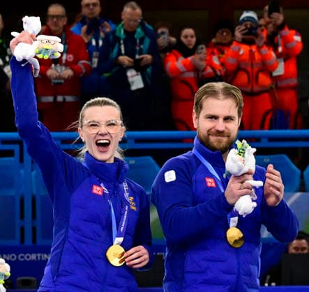 CORTINA, ITALY 20260210 Sweden s Isabella Wrana and Rasmus Wrana with their gold medals in mixed curling in Cortina. *** The image is included in the SPORTS PACKAGE. For others PAYMENT IMAGE ** CORTINA ITALY x10030x *** CORTINA, ITALY 20260210 Sweden s Isabella Wrana and Rasmus Wrana with their gold medals in mixed curling in Cortina The image is included in the SPORTS PACKAGE For others PAYMENT IMAGE CORTINA ITALY x10030x  Copyright: xJonasxEkströmer TTx 2026 OLYMPICS MIXED CURLING FINAL
