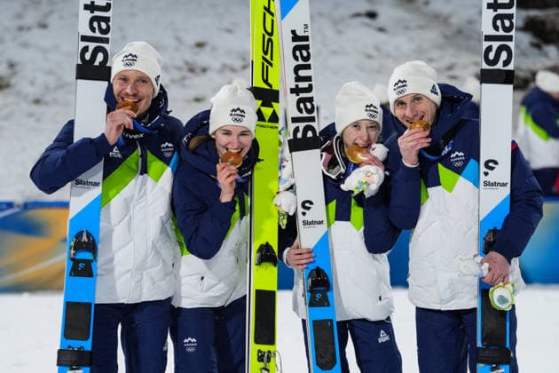 Milano Cortina 2026 Winter Olympics VAL DI FIEMME, ITALY - FEBRUARY 10: Slovenian athletes Anze Lanisek (L), Nika Vodan (2nd L), Nika Prevc (2nd R) and Domen Prevc (R) pose for a photo with their gold medals on the podium after Ski jumping, Skispringen, Ski, nordisch mixed team final of the Milano Cortina 2026 Winter Olympic Games, Olympische Spiele, Olympia, OS at Predazzo Ski Jumping Stadium in Val di Fiemme (Predazzo), Italy on February 10, 2026. Cemal Yurttas Anadolu Val di Fiemme Italy. Editorial use only. Please get in touch for any other usage.  Copyright: x2026xAnadoluxCemalxYurttasx