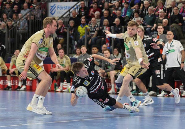 10 02 2026 Handball 1 Bundesliga DAIKIN HBL Season 2025 2026 20 Matchday HC Erlangen Metropolregion Nürnberg HCE TSV Hannover Burgdorf Die Recken DaMa xdaxmax Marian Michalczik 22, TSV Hannover Burgdorf Sander Andreassen Overjordet 8, HC Erlangen HCE Vilhelm Poulsen 9, TSV Hannover Burgdorf