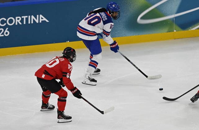 Winter Olympics - Canada v USA At Women s Preliminary Group A Match Laila Edwards 10 of Team United States during the Women s Preliminary Group A match between United States and Canada on day four of the Milano Cortina 2026 Winter Olympic Games, Olympische Spiele, Olympia, OS at Milano Santa Giulia Ice hockey, Eishockey Arena on February 10, 2026 in Milan, Italy. Photo by JMP ABACAPRESS.COM Milan Italy  Copyright: xJMP ABACAx
