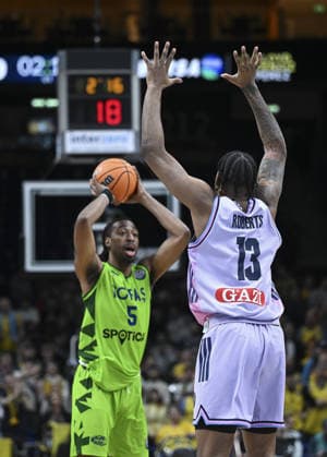 Alba Berlin v TOFAS - Basketball Champions League BERLIN, GERMANY - FEBRUARY 10: Isaiah Whaley (5) of TOFAS in action during the Basketball Champions League Round of 16 Group J fourth match between Alba Berlin and TOFAS at Uber Arena in Berlin, Germany on February 10, 2026. Halil Sagirkaya Anadolu Berlin Germany. Editorial use only. Please get in touch for any other usage.  Copyright: x2026xAnadoluxHalilxSagirkayax