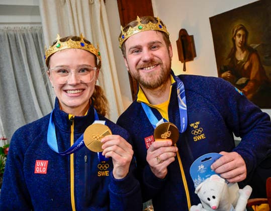 CORTINA, ITALY 20260210 Sweden s Isabella Wrana and Rasmus Wrana celebrate the Olympic gold medal in mixed curling in Cortina. *** The image is included in the SPORTS PACKAGE. For others PAYMENT IMAGE ** CORTINA ITALY x10030x *** CORTINA, ITALY 20260210 Swedens Isabella Wrana and Rasmus Wrana celebrate the Olympic gold medal in mixed curling in Cortina The image is included in the SPORTS PACKAGE For others PAYMENT IMAGE CORTINA ITALY x10030x  Copyright: xJonasxEkströmer TTx 2026 OLYMPICS MIXED CURLING FINAL