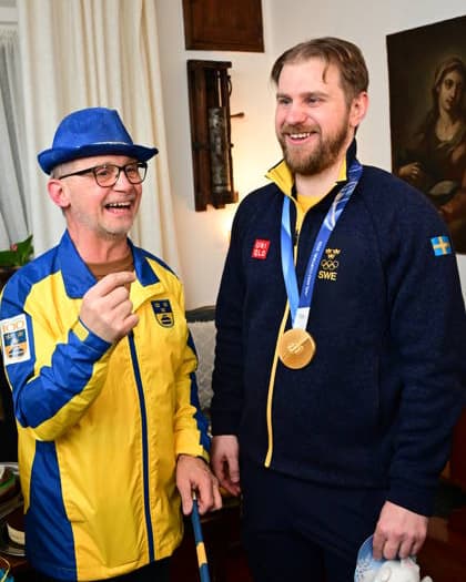 CORTINA, ITALY 20260210 Sweden s Isabella Wrana and Rasmus Wrana celebrate the Olympic gold medal in mixed curling in Cortina. *** The image is included in the SPORTS PACKAGE. For others PAYMENT IMAGE ** CORTINA ITALY x10030x *** CORTINA, ITALY 20260210 Swedens Isabella Wrana and Rasmus Wrana celebrate the Olympic gold medal in mixed curling in Cortina The image is included in the SPORTS PACKAGE For others PAYMENT IMAGE CORTINA ITALY x10030x  Copyright: xJonasxEkströmer TTx 2026 OLYMPICS MIXED CURLING FINAL