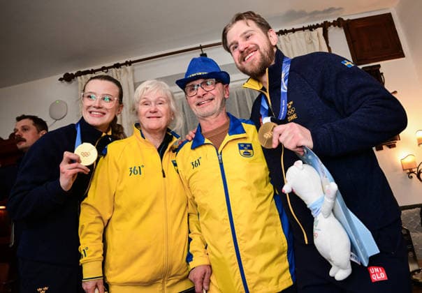 CORTINA, ITALY 20260210 Sweden s Isabella Wrana and Rasmus Wrana celebrate the Olympic gold medal in mixed curling in Cortina. *** The image is included in the SPORTS PACKAGE. For others PAYMENT IMAGE ** CORTINA ITALY x10030x *** CORTINA, ITALY 20260210 Swedens Isabella Wrana and Rasmus Wrana celebrate the Olympic gold medal in mixed curling in Cortina The image is included in the SPORTS PACKAGE For others PAYMENT IMAGE CORTINA ITALY x10030x  Copyright: xJonasxEkströmer TTx 2026 OLYMPICS MIXED CURLING FINAL