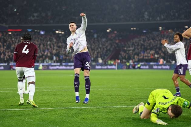 Benjamin Sesko of Manchester United, ManU celebrates after scoring a goal (1-1) West Ham United v Manchester United, Premier League, Football, London Stadium, London, UK - 10 Feb 2026London London Stadium United Kingdom EDITORIAL USE ONLY No use with unauthorised audio, video, data, fixture lists, club league logos or live services. Online in-match use limited to 120 images, no video emulation. No use in betting, games or single club league player publications. Copyright: xSimonxDael Shutterstockx 16537197ac