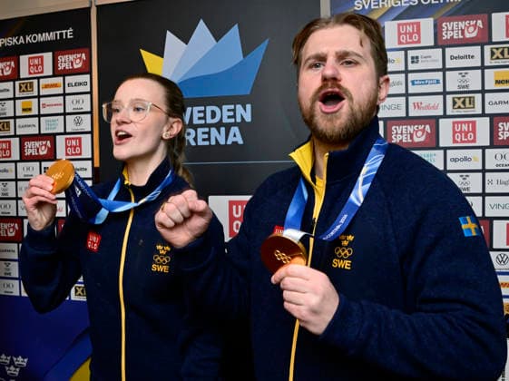 CORTINA, ITALY 20260210 Sweden s Isabella Wrana and Rasmus Wrana celebrate the Olympic gold medal in mixed curling in Cortina. *** The image is included in the SPORTS PACKAGE. For others PAYMENT IMAGE ** CORTINA ITALY x10030x *** CORTINA, ITALY 20260210 Swedens Isabella Wrana and Rasmus Wrana celebrate the Olympic gold medal in mixed curling in Cortina The image is included in the SPORTS PACKAGE For others PAYMENT IMAGE CORTINA ITALY x10030x  Copyright: xJonasxEkströmer TTx 2026 OLYMPICS MIXED CURLING FINAL