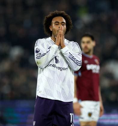 Joshua Zirkzee of Manchester United, ManU after a missed chance West Ham United v Manchester United, Football, Premier League, London Stadium, Stratford, London, UK - 10 02 2026 EDITORIAL USE ONLY No use with unauthorised audio, video, data, fixture lists (outside the EU), club league logos or live services. Online in-match use limited to 45 images (+15 in extra time). No use to emulate moving images. No use in betting, games or Copyright: xMattxImpey Shutterstockx 16541009ae